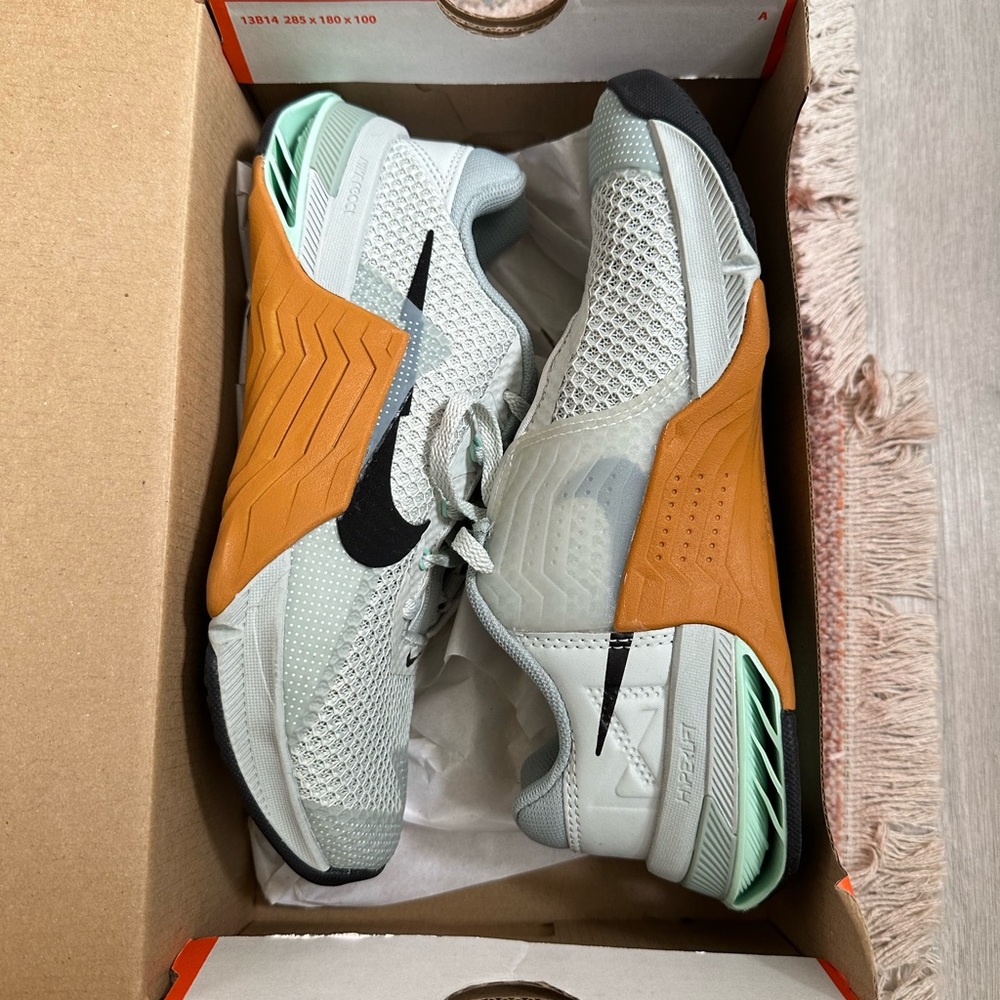 ❤️❤️SOLD❤️❤️Nike met con 7